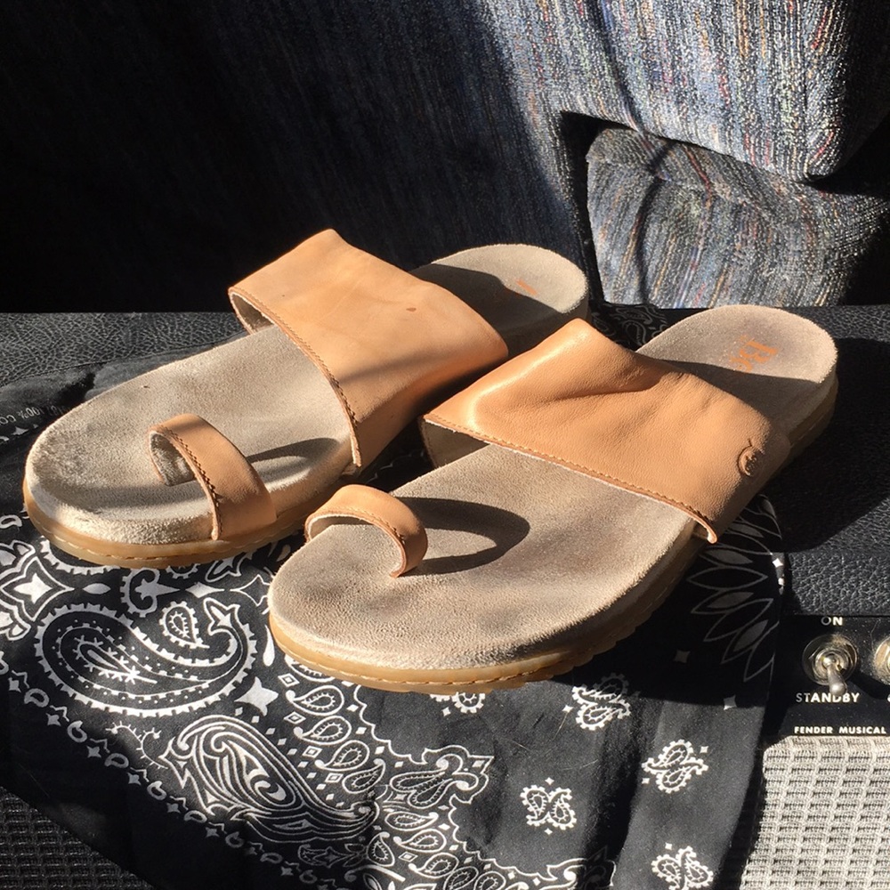 Born slip on with toe loop